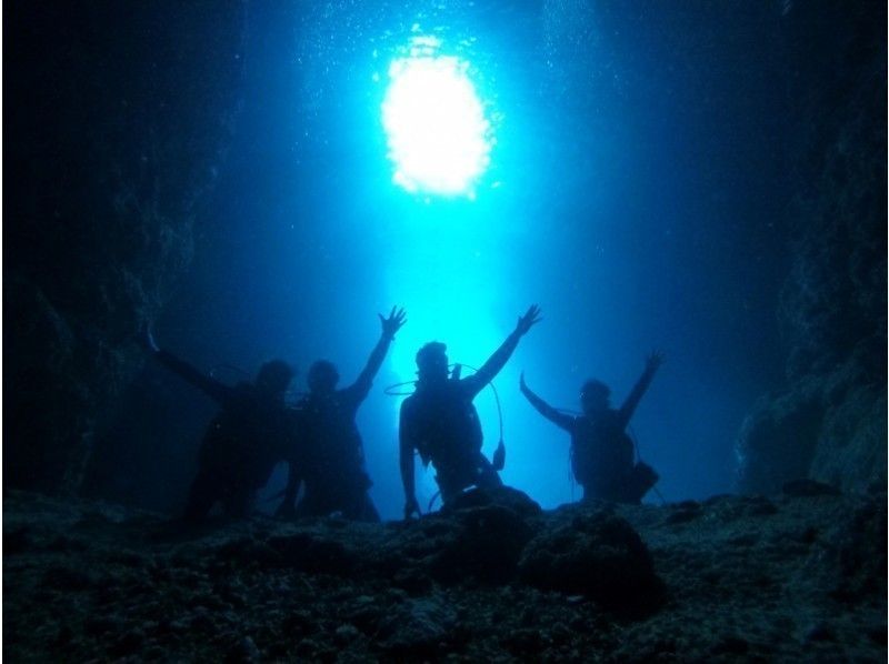 【沖縄・青の洞窟体験ダイビング&シュノーケル】満喫スペシャルセット!写真&動画無料♪沖縄人ガイド♪