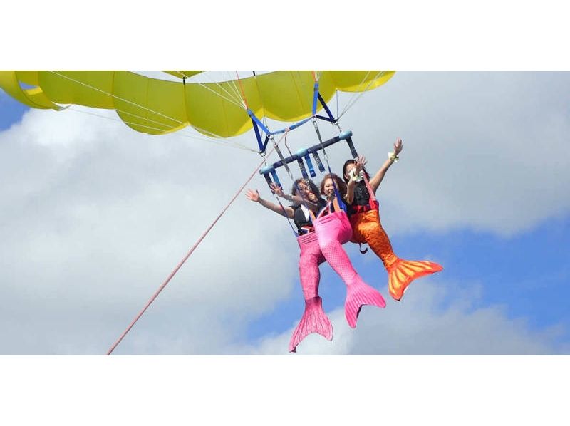 【沖縄・うるま市】憧れのマーメイドになろう♪フォト撮影プラン&パラセーリング200mコース!