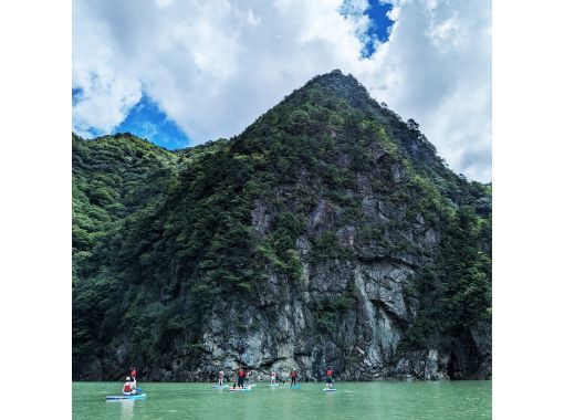 [Mie, Okuise, SUP] [Limited time offer] Private charter of the uppermost Miyagawa Dam Lake♪ ~ Hidden land SUP 1-day tourの画像