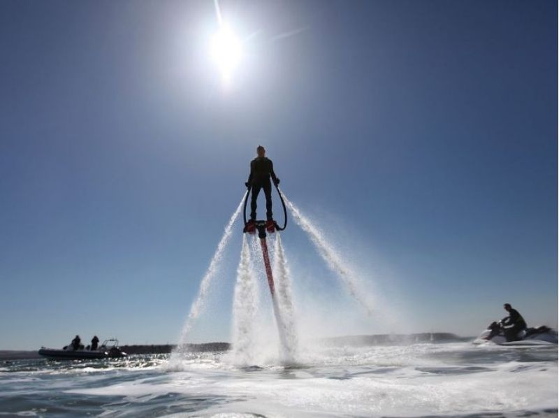 【兵庫・姫路】水圧で空を飛ぶ!フライボード体験&BBQセット