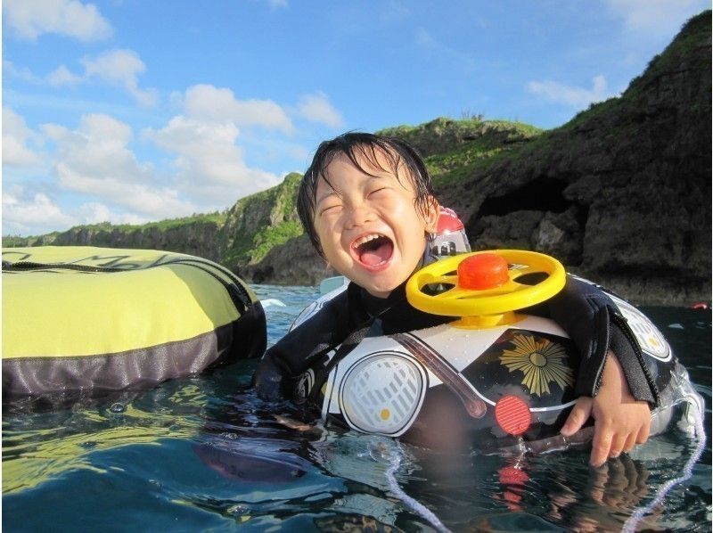 【沖縄・青の洞窟】2歳~青の洞窟ぷくぷくシュノーケル!水中写真&星の砂プレゼント、餌付け体験も無料