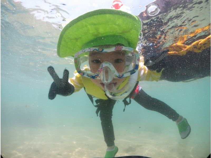 3歳から75才まで楽しめる！秘密の洞窟シュノーケリングツアー【写真付き】