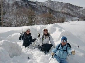 【群馬縣水上町】半日雪鞋健行課程！即使是初學者也能安全參與♪ 4歲以上！ ★深受家庭、情侶和女性喜愛★盡情享受雪中樂趣！