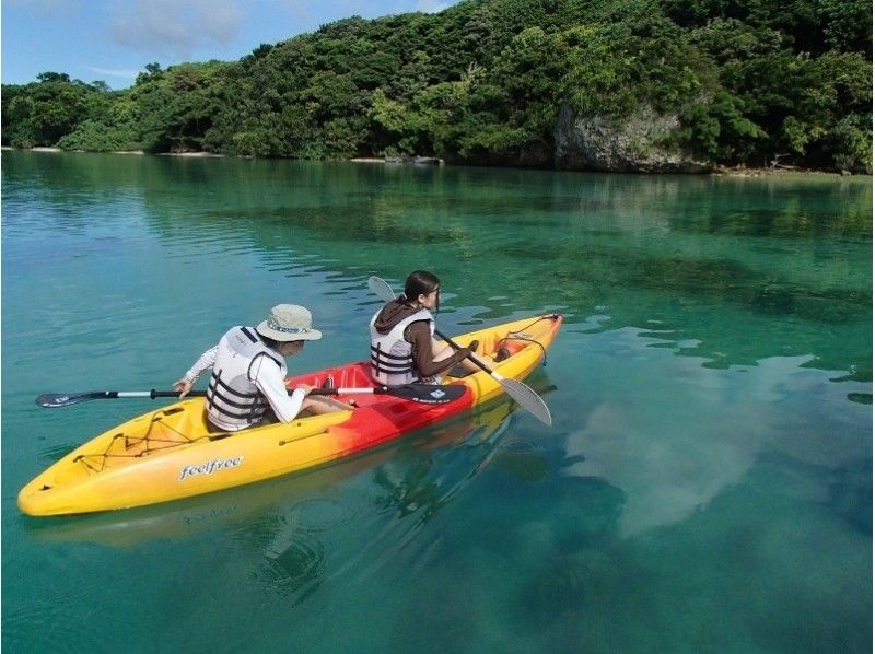 [冲绳-石垣岛] C课程Rock Island Healing Tour！独木舟和蓝洞浮潜体验和瀑布游戏の紹介画像