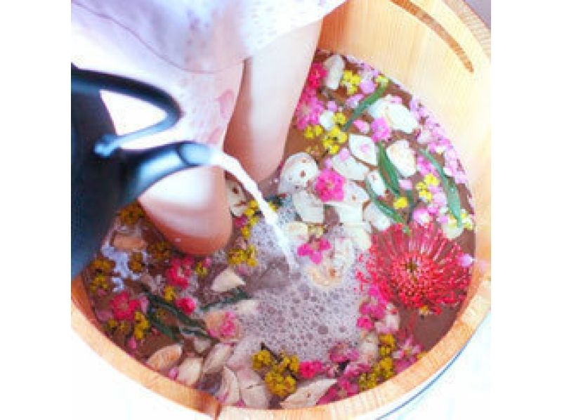 【京都・嵐山】旅の疲れを癒す♪五感で楽しむお花の足湯&フットマッサージ ~雅・50分コース~