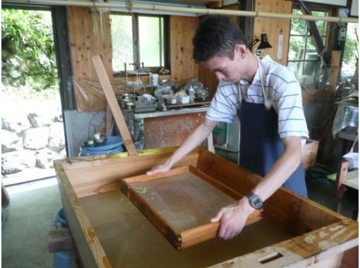 [Kochi Prefecture] Takumi Tosa teaches! Traditional "Handmade Japanese Paper Experience 1 Day Workshop"の画像