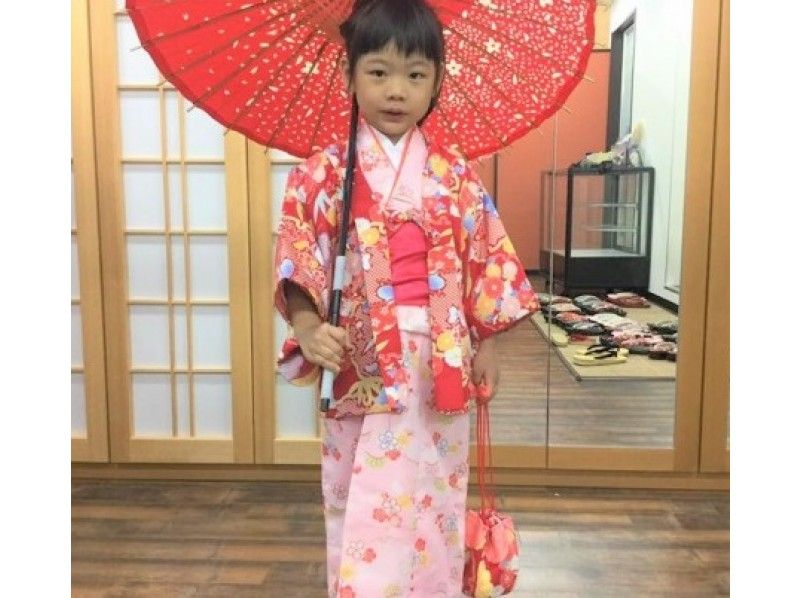 [สถานีเกียวโต/Higashiyama] ทำไมคุณไม่ลองสร้างความทรงจำที่ดีที่สุดในเกียวโตด้วย "แผนการเช่าชุดกิโมโนสำหรับเด็ก" ที่สามารถเพลิดเพลินได้ตั้งแต่อายุ 3 ขวบの紹介画像