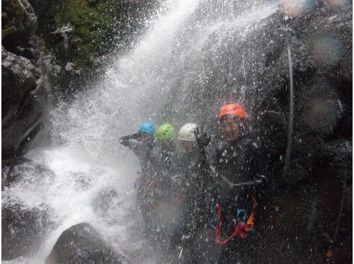[Nagano ・ Shiga Kogen】 Go through the valley to the waterfall! Enjoy nature ♪ Canyoning half-day courseの画像