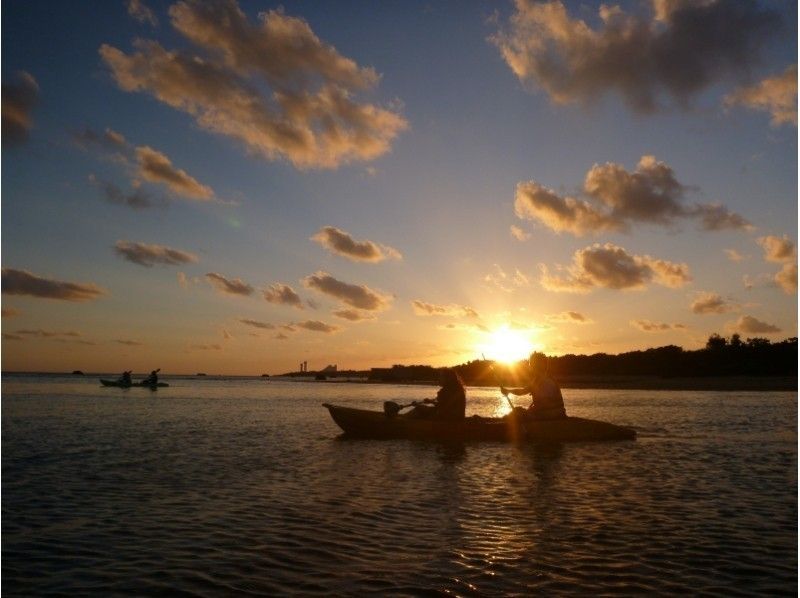 Sunset canoe experience image before stargazing