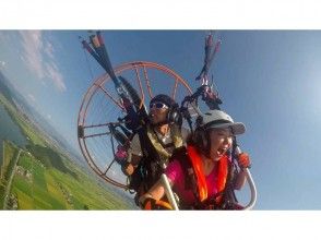 【滋賀県 琵琶湖】パラグライダーで琵琶湖上空へ!タンデムフライト体験コース(無料記念撮影付)の画像