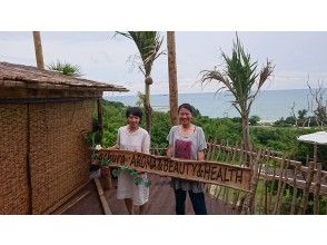【沖縄・南部】海と森に囲まれたツリーハウスでアロマ整体