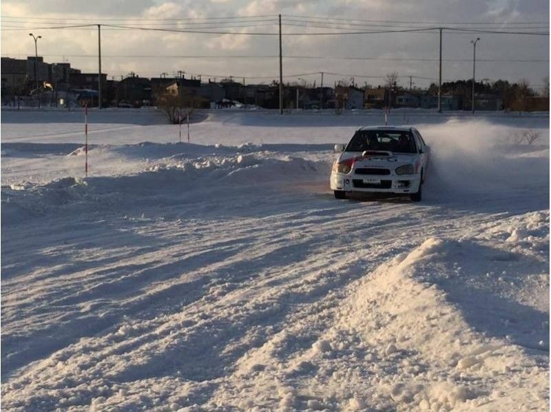 【北海道・札幌・江別】気分はラリードライバー ♪ 雪上ドリフト体験走行！
