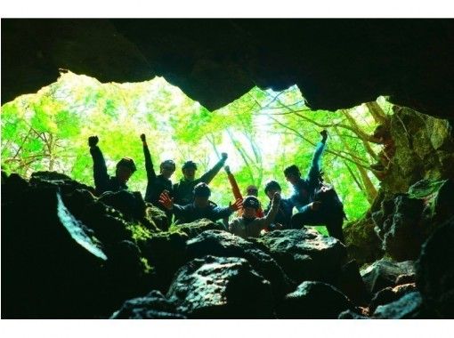 [山梨/青木原树海]您也是这次旅行的探险家！富士森林的大冒险！探索神秘森林中的巨大洞穴-前往冰之世界-の画像