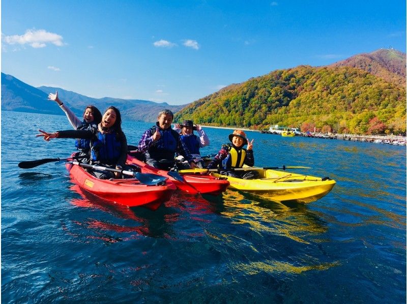 [Hokkaido, Lake Shikotsu] Clear kayak tour (autumn leaves season) Superb view! Tour photo present ♪の紹介画像