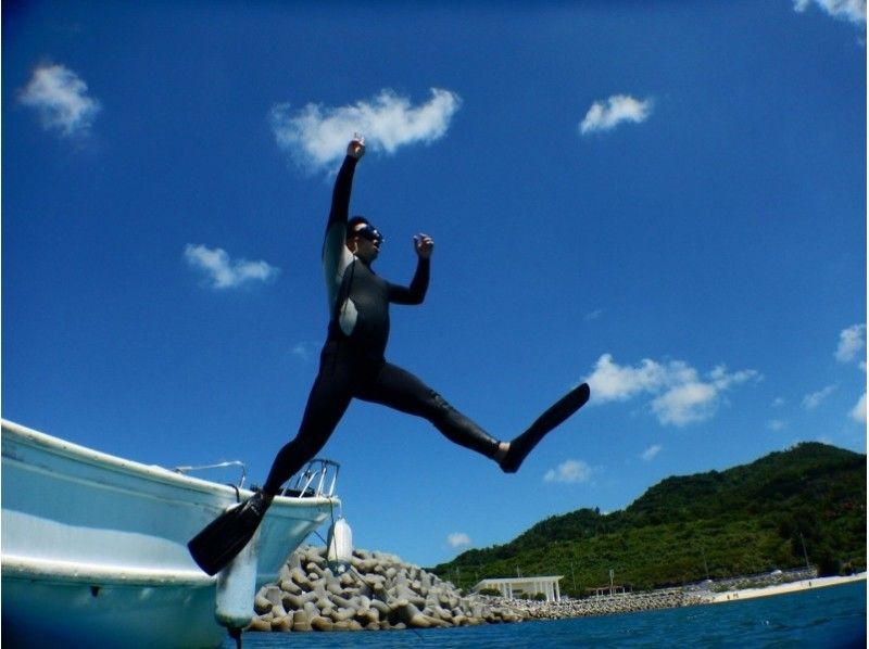 [冲绳·Sesoko岛·Minnajima岛】从本部港口♪船体验深潜！の紹介画像