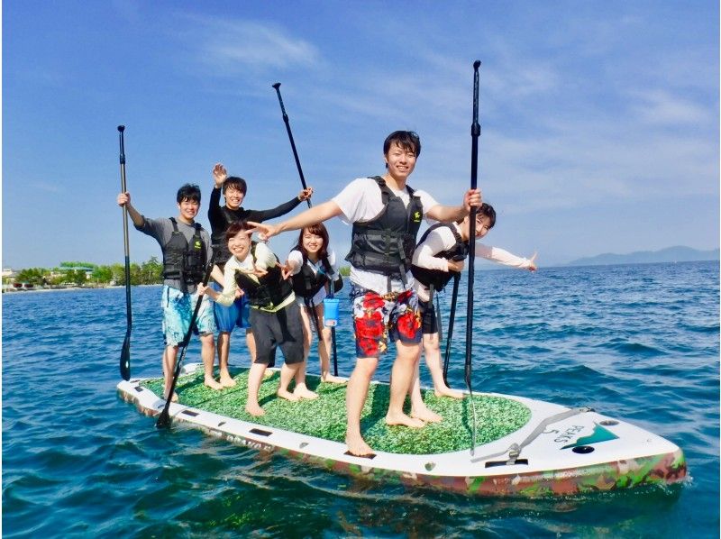 【滋賀・大津】琵琶湖でここだけ!インパクト大!8人乗り「メガサップ」で仲間と盛り上がる♪