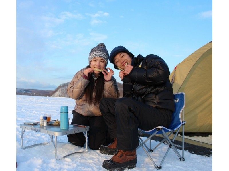 【北海道・網走】冬プログラム一番人気！網走湖ワカサギ釣り体験～釣った魚はその場で天ぷらに～