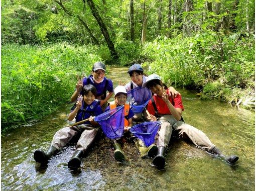 【北海道・斜里川】お子様人気No1！ 大自然の中で魚を捕まえよう「斜里川さかな捕り」の画像