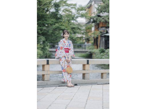 [Kyoto Yasaka Shrine] Kimono rental "Hana Komachi Plan" You can choose a standard kimono! Come empty-handed, ages 12 and up OKの画像