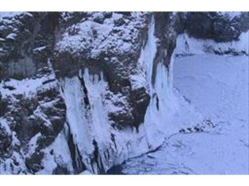 【北海道・網走】知床半島望洋スノーシュートレッキング～ガイドの案内で本にも載っていない景勝地へ