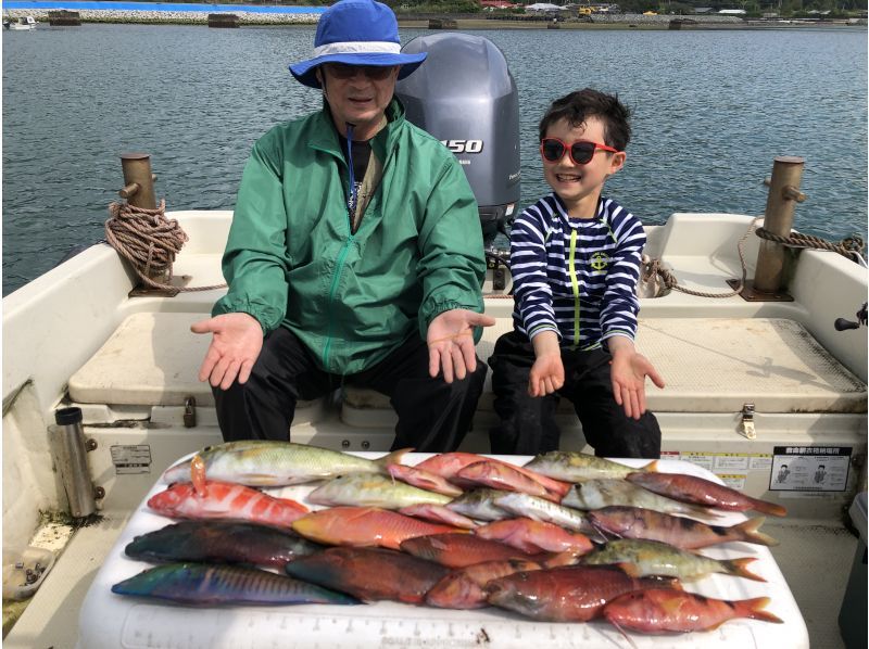 [Amami Oshima] Boat fishing tour by hand *half-day course * You can bring fish to a tavern!の紹介画像