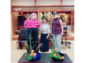 "Super Summer Sale 2024" [Asakusabashi, Tokyo] Very popular! Private lessons by a flower sculptor in the downtown area "Ikebana experience for foreigners in a teahouse"