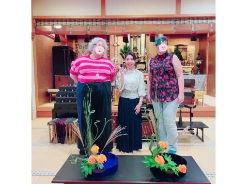 SALE！【東京・浅草橋】大人気！下町で花の造形師によるプライベートレッスン「茶室での外国人向けいけばな体験」の画像