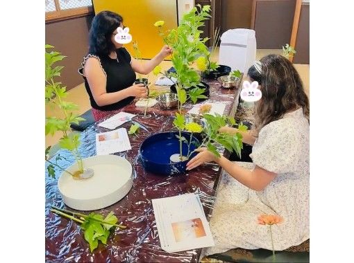 SALE! [Tokyo, Asakusabashi] Very popular! Private lessons by a flower sculptor in the downtown area "Ikebana experience for foreigners in a teahouse"の画像