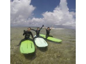 [Okinawa Chatan] Experience-based surfing school for inexperienced people and beginners! A popular shop where professional surfers teach happily! Plan for 2 people or more