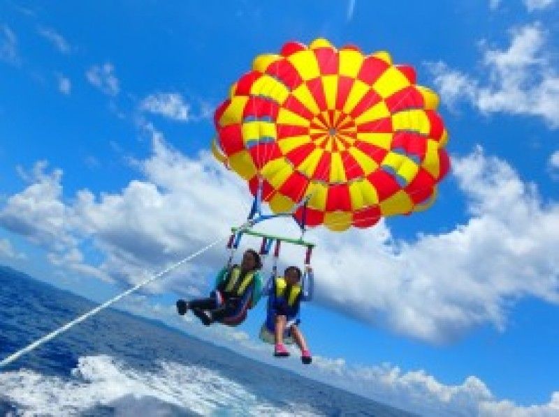 【沖縄・本島北部発】美ら海満喫！パラセーリング体験＆シュノーケリング or SUP