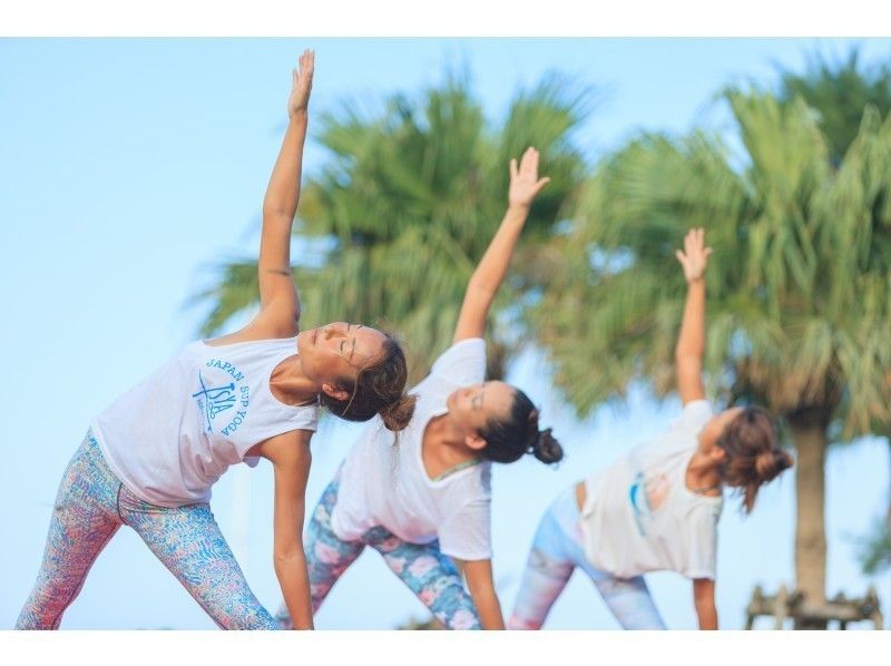 【沖縄・恩納村】波の音がBGM♪ビーチヨガ			 					