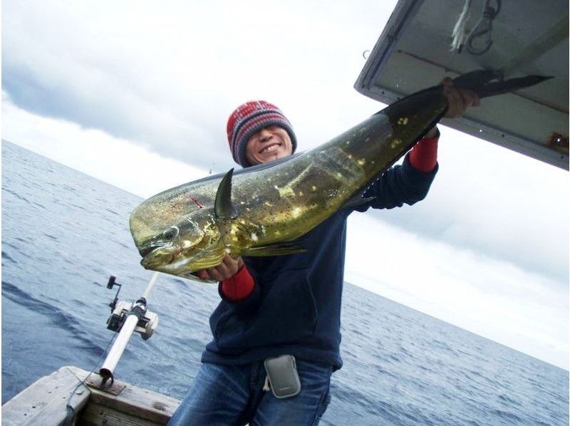 沖縄 本部町 パヤオ釣り半日コース ４時間 マグロ カツオ シーラ大物釣りにいこう アクティビティジャパン