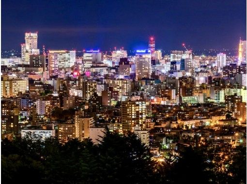 北海道 札幌 日本新三大夜景の札幌夜景を観ながら ホットワインを飲む スノーシューツアー アクティビティジャパン