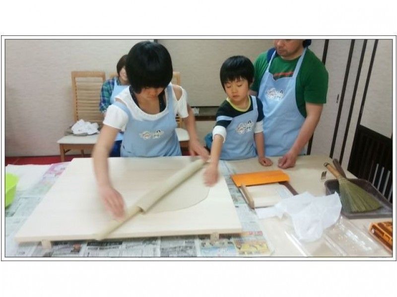 【長野・安曇野】<6人予約でグループ割引あり>のど越しつるりのそば打ち体験!天然ワサビの芋付き!