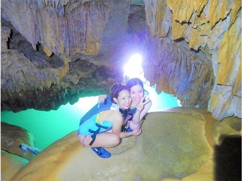 各ポイントでお写真を撮りながら、大自然を歩いて探検！神秘の鍾乳洞ツアー団体割有！カード払