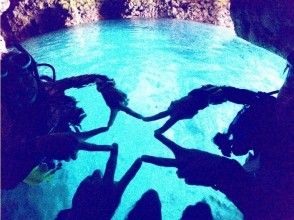 【早朝・青の洞窟・貸切・写真＆動画無料】ビーチ青の洞窟体験ダイビング早朝スペシャル便♪餌付け無料
