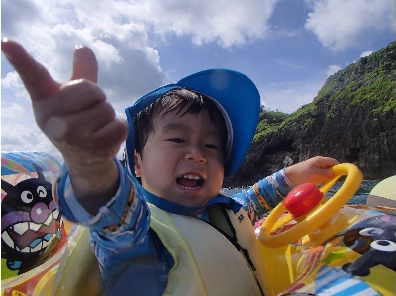 [冲绳·Maeda Misaki]★一套包机★2岁小孩浮潜套餐（喂鱼，摄影）の紹介画像