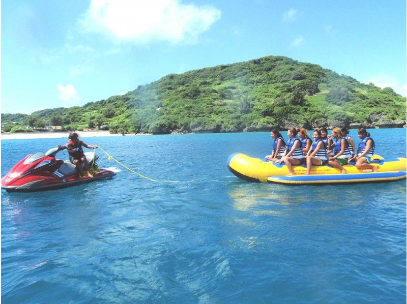 2月~4月中旬限定　卒業旅行・応援プラン　浜比嘉島周遊!!　バナナボートで1周コ―ス＋ランチＢＢＱ おまけ付き！の紹介画像