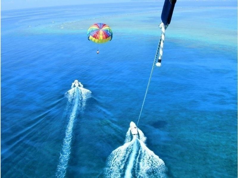 【那覇発】ロープの長さ200m 絶景パラセーリング!!ツアー中の撮影写真ダウンロードOK!!