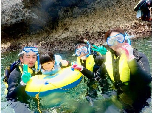 [Group charter] 2 to 60 years old more Also participate OK ☆ Blue cave [Snorkeling] With free photography and feeding experienceの画像