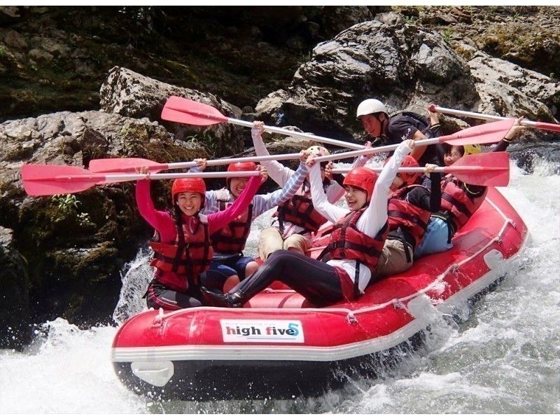 写真・動画が無料、嵐山温泉の入浴がセットになった保津川ラフティング「１日コース」