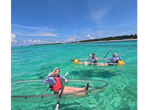 【沖縄・備瀬】シュノーケリングの様な感覚！スケルトンカヤック熱帯魚ウォッチング（60分）の画像
