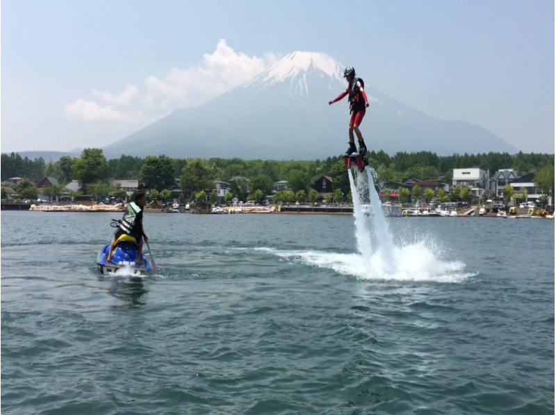 【山梨・山中湖】まだまだ遊び足りない!フライボード(夕方コース:15:00~17:00 スタート)