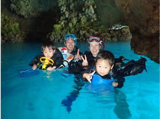 スーパーサマーセール2024【沖縄・恩納村】1歳から60歳以上の方も参加可能☆青の洞窟シュノーケリングの画像