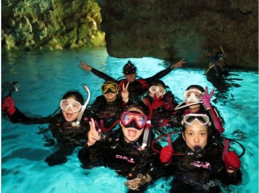 "Boat" go by "Blue Cave" Experience diving! Feeding experience included! !の画像