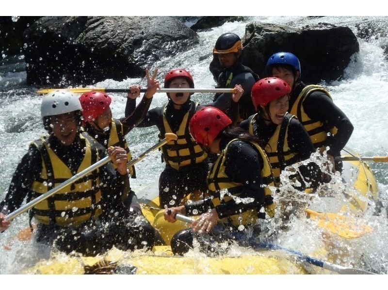 【東京・多摩川】爽快ラフティング×シャワークライミングツアー ランチ付き（1日コース）