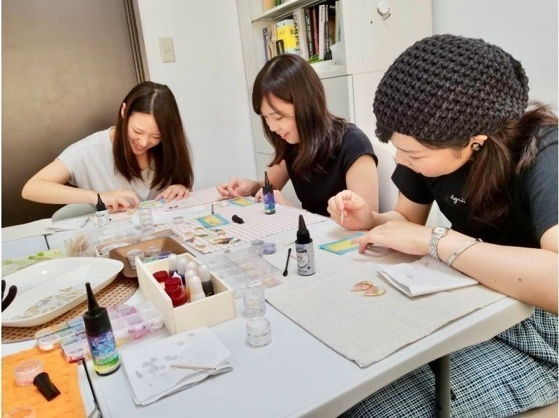【京都市】アクセサリー作りで楽しもう！UVレジンで創作～ご自分用に・プレゼントに♪（150分コース）