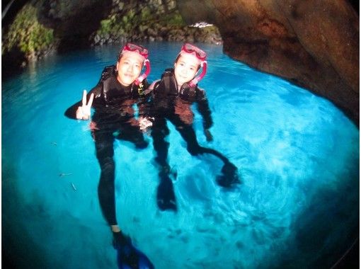 [Okinawa Blue Cave Snorkeling] Go by boat! Free videos and photos! No additional charge for one group!の画像