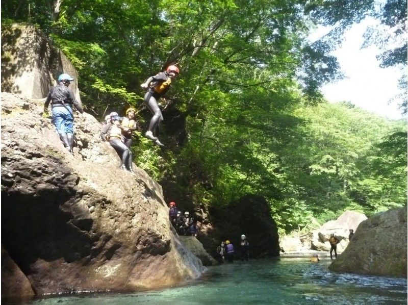【栃木・那須】夏は川にどぼーーーーん！ シャワークライミング　レギュラーコース　3時間