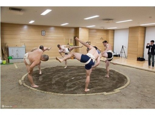 【東京・三鷹】土俵を使った力士による相撲トレーニングの見学！ちゃんこスーププレゼントの画像